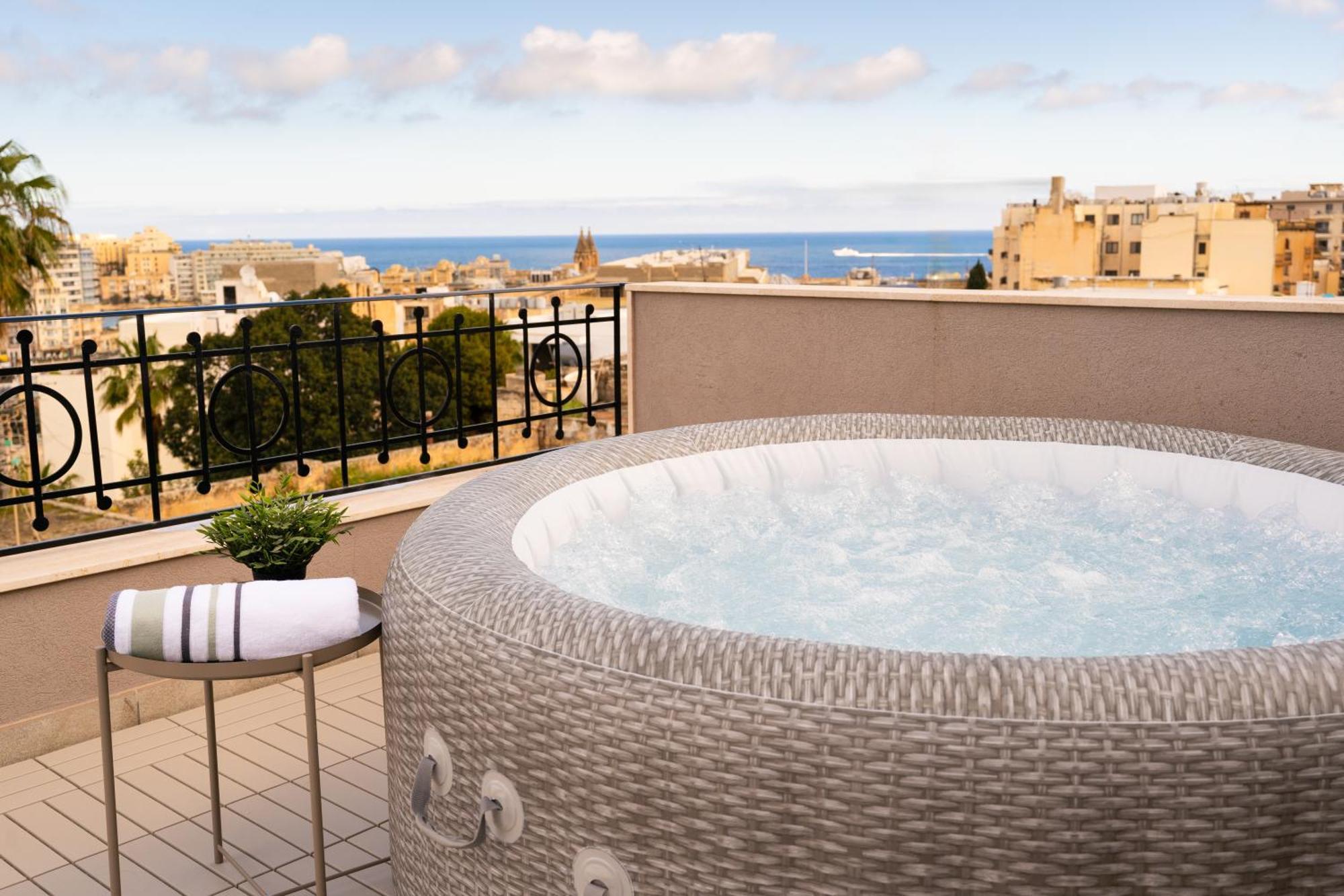 슬리에마 La88 Bayview Penthouse With Jacuzzi 아파트 외부 사진